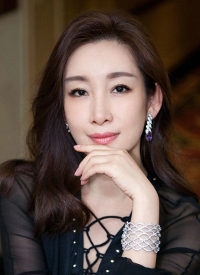 年轻的少妇中文
